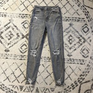 AE HIGH RISE LIGHT GRAY WASH DISTRESSED SKINNY JEANS NEXT LEVEL STRETCH SIZE 6